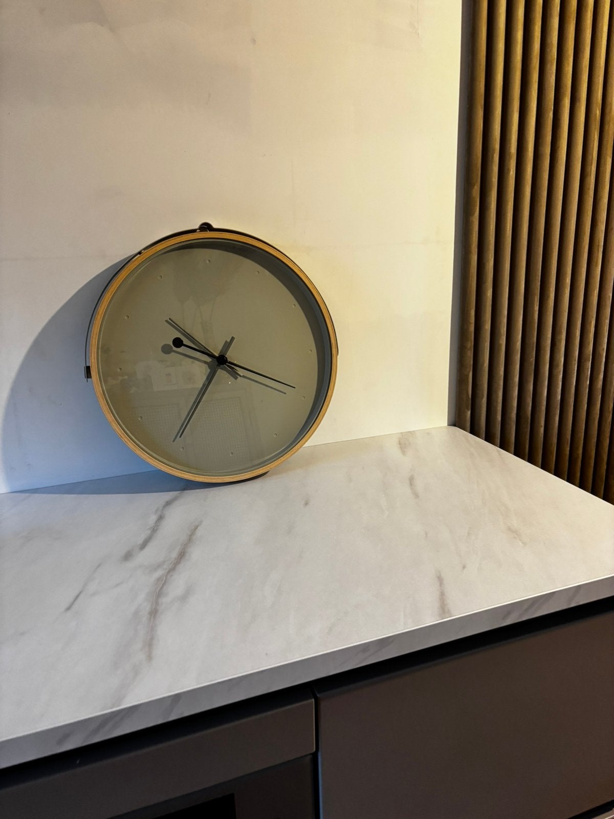 IKEA ROTBLÖTA wandklok, Huis en Inrichting, Woonaccessoires | Klokken, Ophalen, Zo goed als nieuw, Wandklok