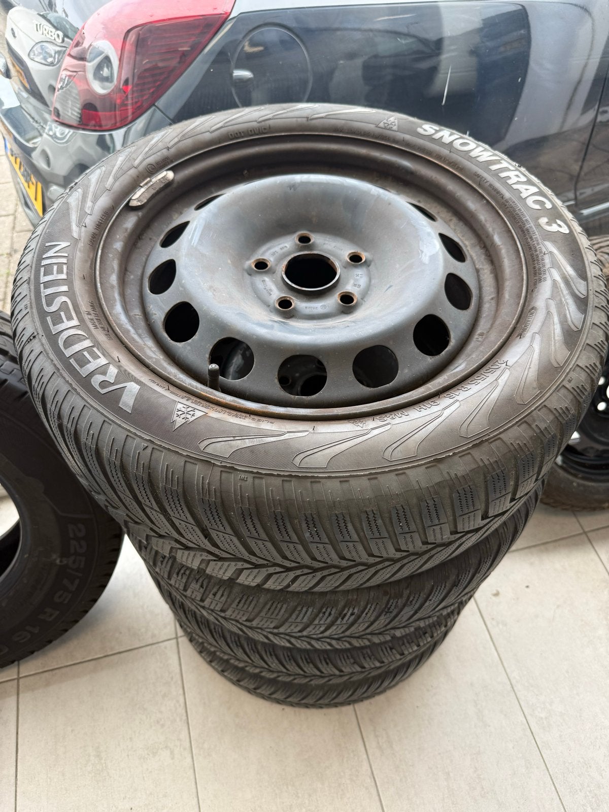 Set Vredestein Snowtrac 3 Winterbanden op staal VAG, Ophalen, Gebruikt, 16 inch, Banden en Velgen