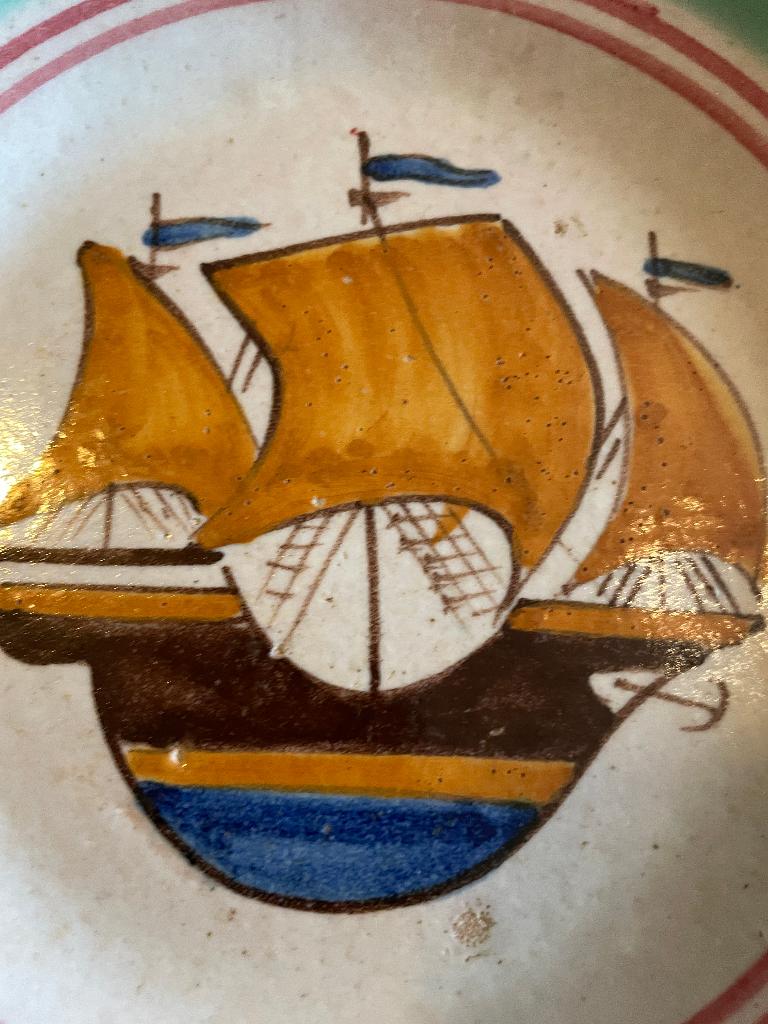 Italy Vietri bord schip gemerkt met een vis Gaaf. 18,8 cm, Antiek en Kunst, Verzenden