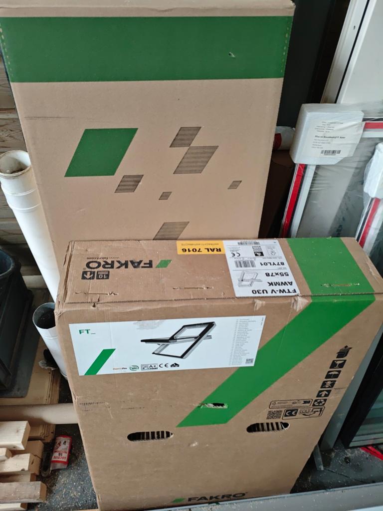 Nieuw FAKRO Dakraam FTW-V U30 55x78 - Antraciet, Minder dan 80 cm, 80 tot 120 cm, Nieuw, Ophalen of Verzenden
