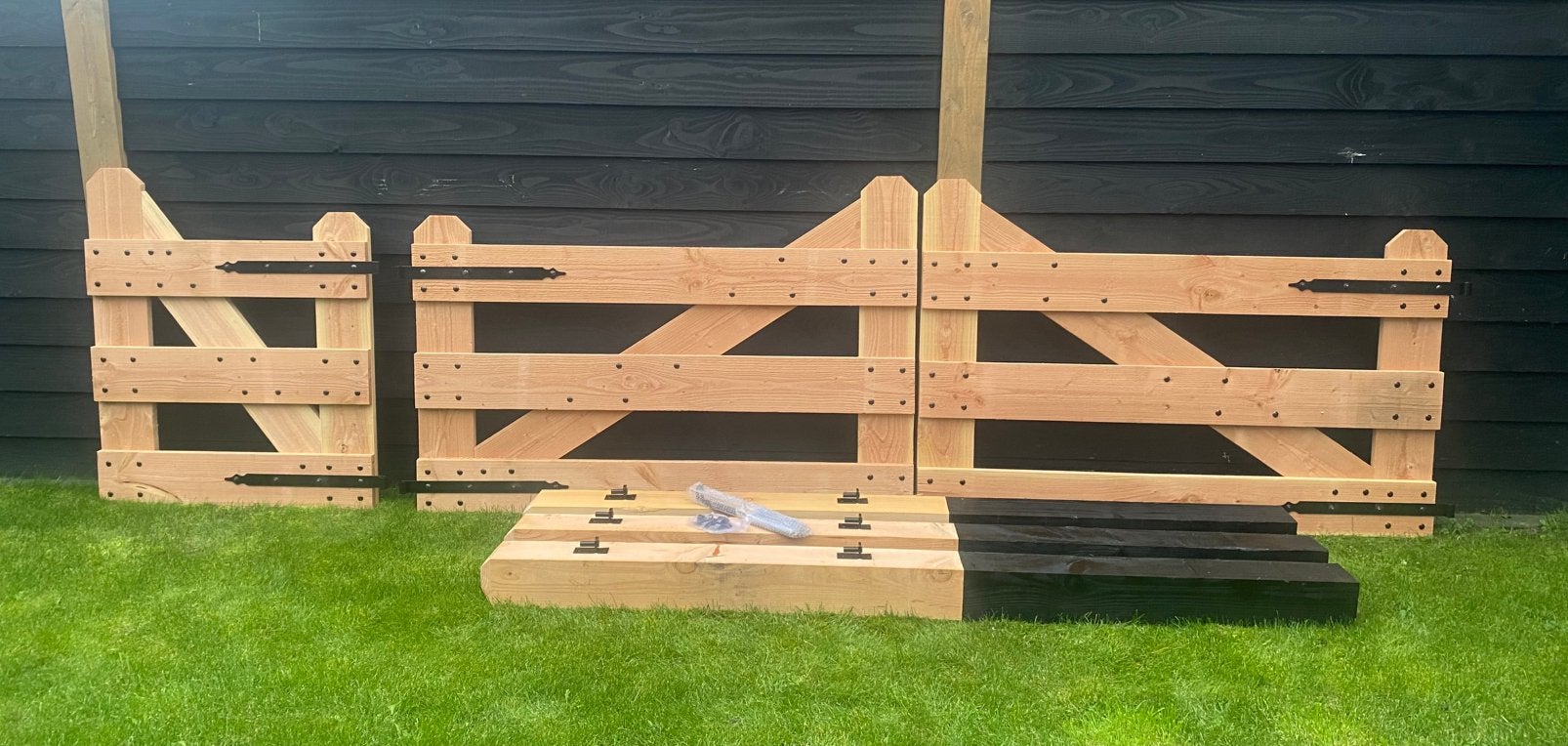 Dubbele poort + doorloophekje douglas, Ophalen, Zo goed als nieuw, Hout, Tuinhek