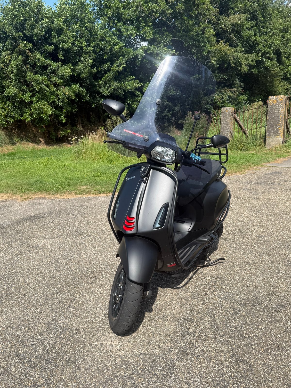 Vespa Sprint 25km Mat Zwart 2022 E5- Zo goed als nieuw, Fietsen en Brommers, Ophalen, Zo goed als nieuw, Maximaal 25 km/u, Overige modellen