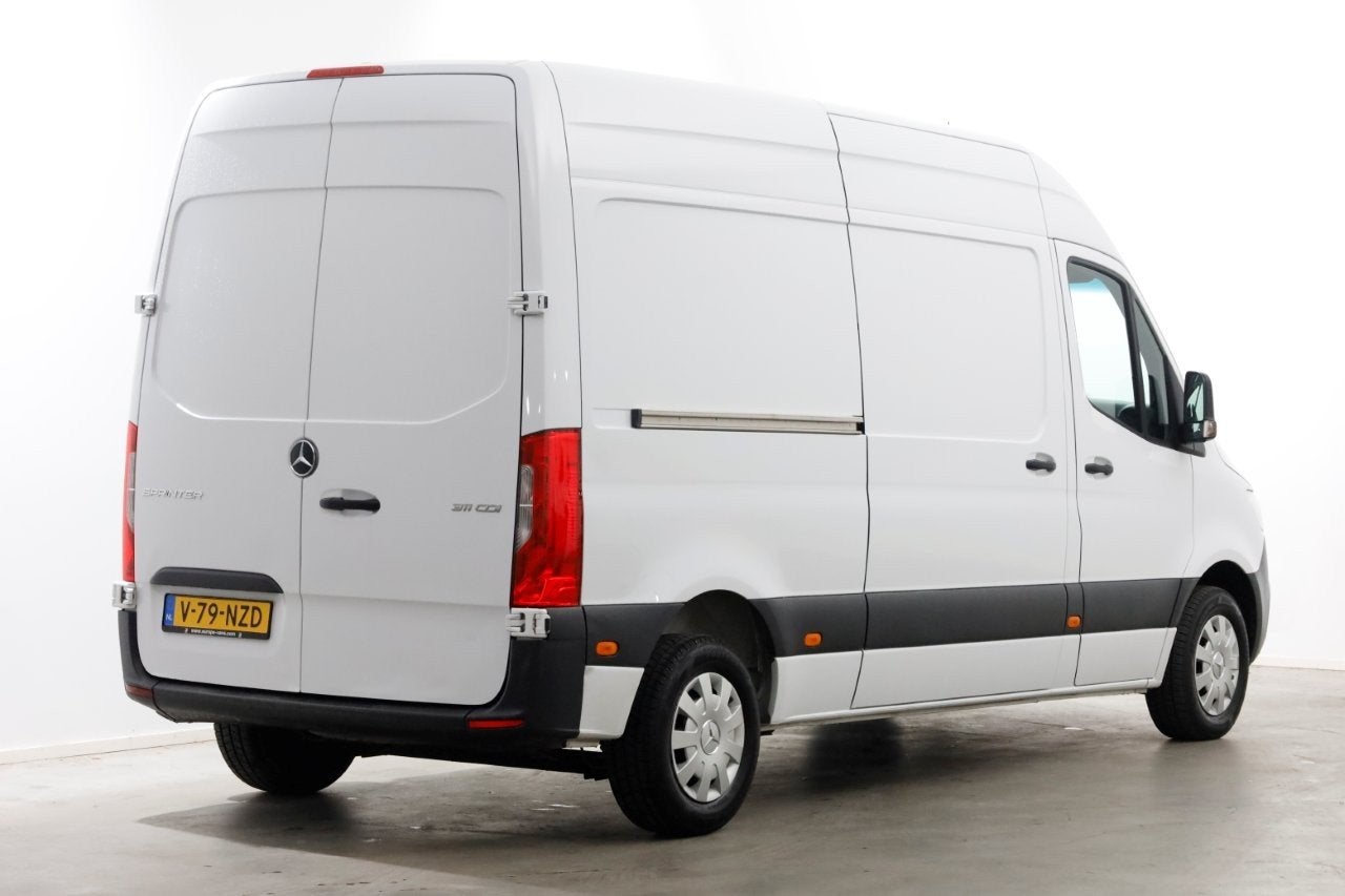 Mercedes-Benz Sprinter 311 CDI 115pk L2H2 Airco/CarPlay 10-2, Auto's, Voorwielaandrijving, Gebruikt, Euro 6, 4 cilinders