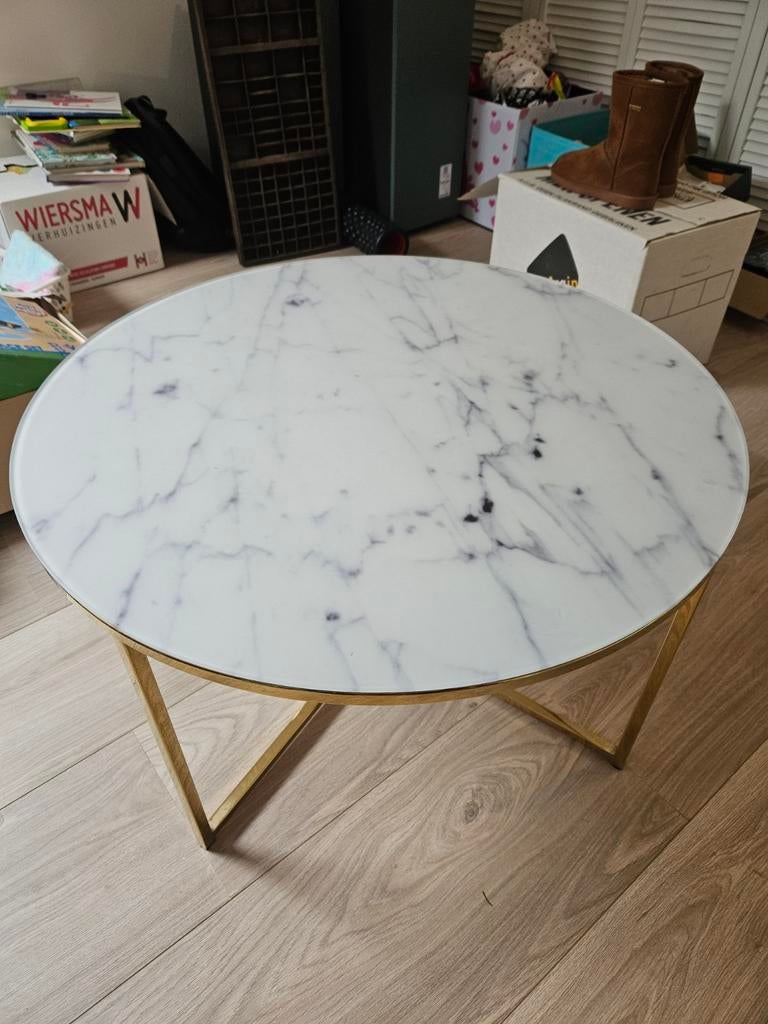 Ronde salontafel marmerlook glas met messing onderstel, Huis en Inrichting, Tafels | Salontafels, Ophalen