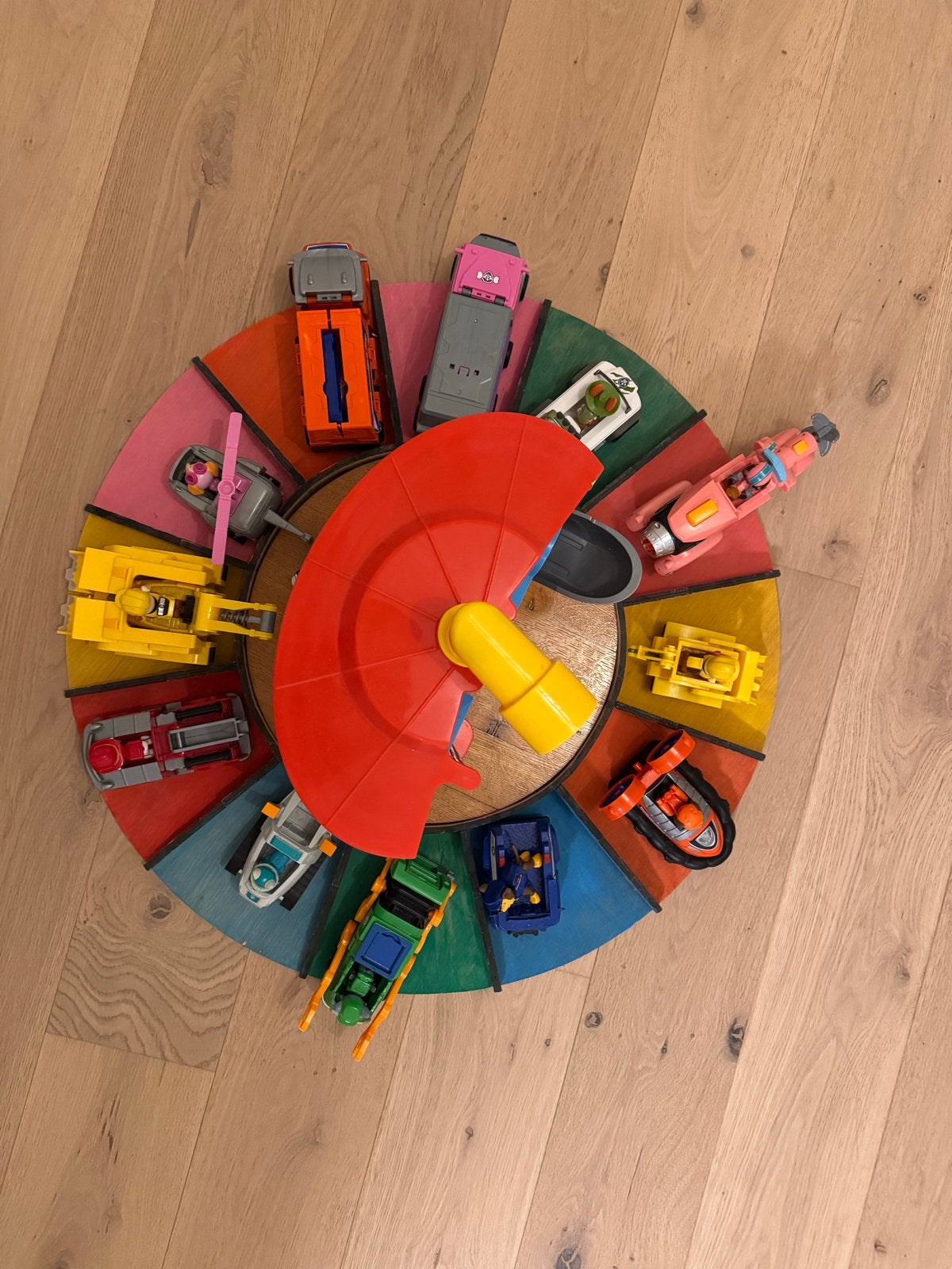 PawPatrolbasis met houten draaischijf garage met veel wagens, Kinderen en Baby's, Ophalen, Gebruikt, Jongen of Meisje