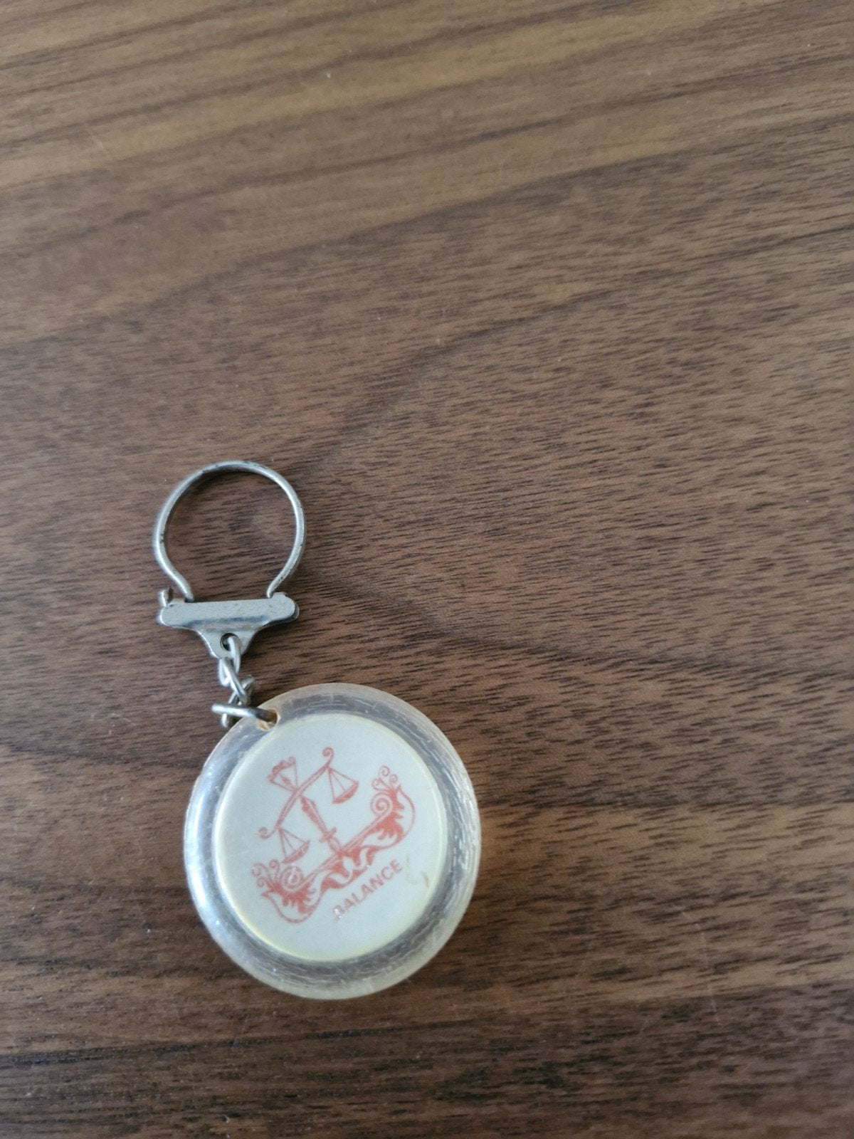 439 Vintage sleutelhanger 'La crotte du diable' & 'Balance', Ophalen of Verzenden, Gebruikt, Overige typen