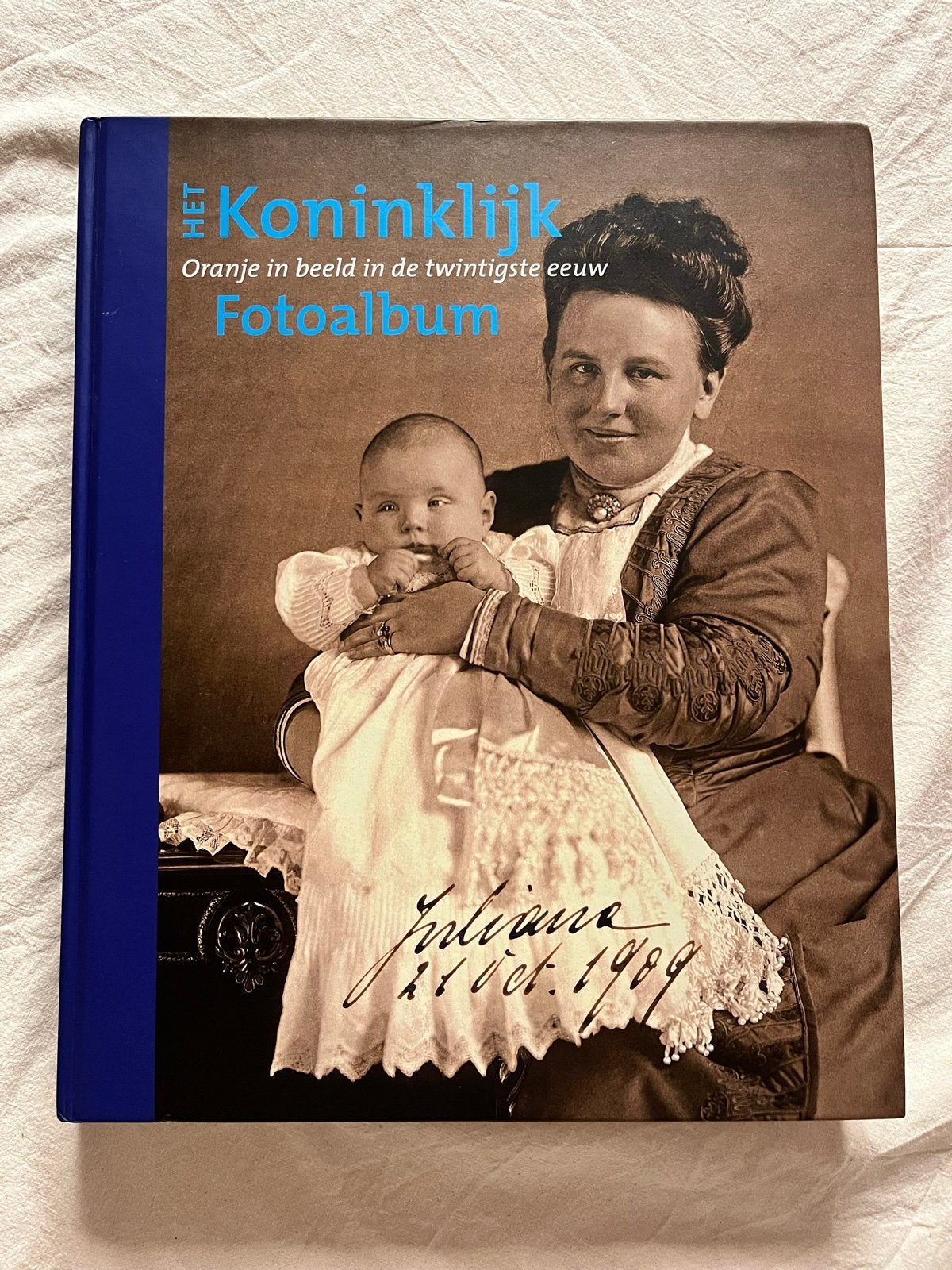 Het Koninklijk Fotoalbum: Oranje in beeld in de 20e eeuw, Ophalen, 20e eeuw of later, Zo goed als nieuw
