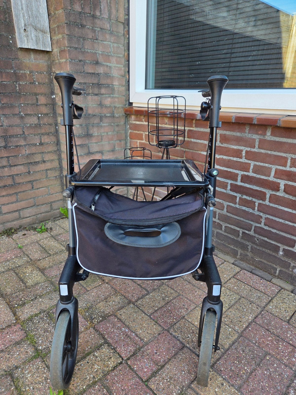 Stevige rollator, Ophalen