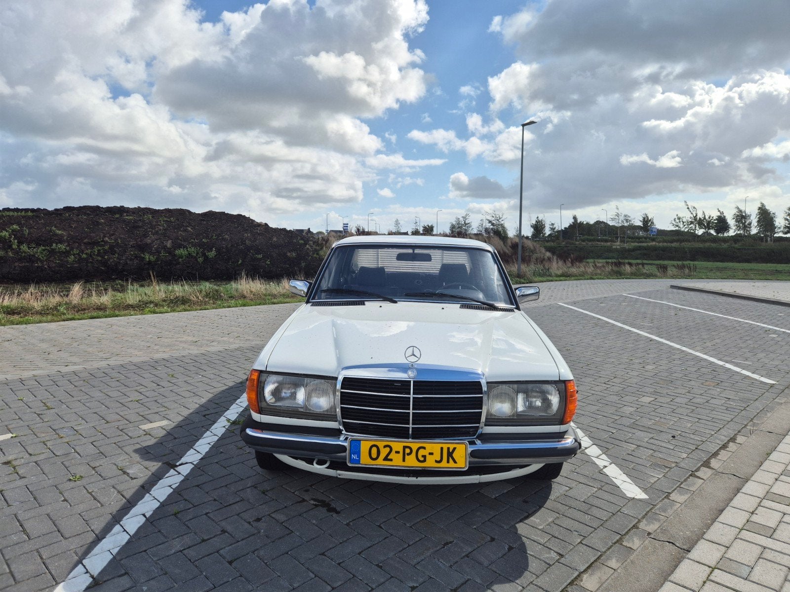 Mercedes Benz 200 uit 1980 belasting vrij, foto 2