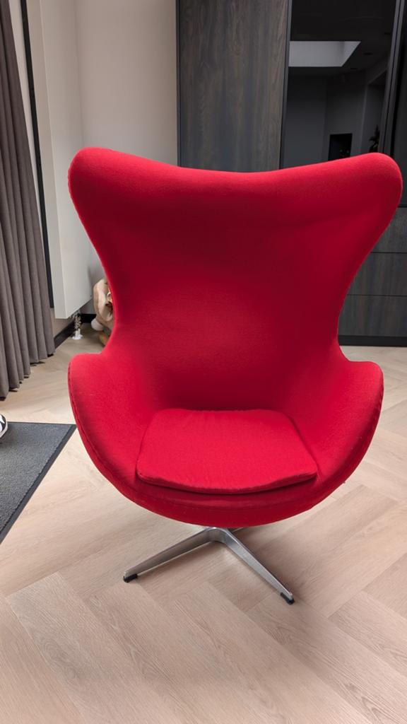 Rode Egg Chair - Arne Jacobsen Design rep, Ophalen, Zo goed als nieuw, Stof, Eén