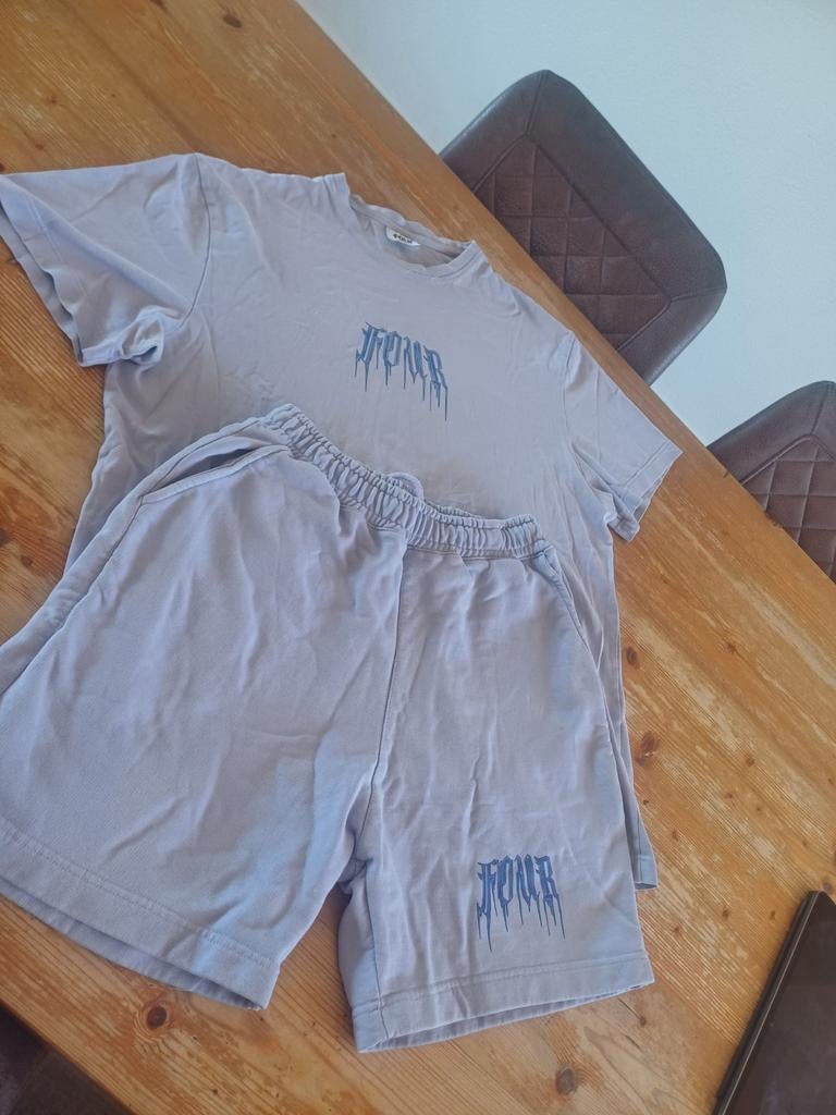 FOUR AMSTERDAM Lila Set !!?maat S, Kleding | Heren, T-shirts, Ophalen of Verzenden, Gedragen