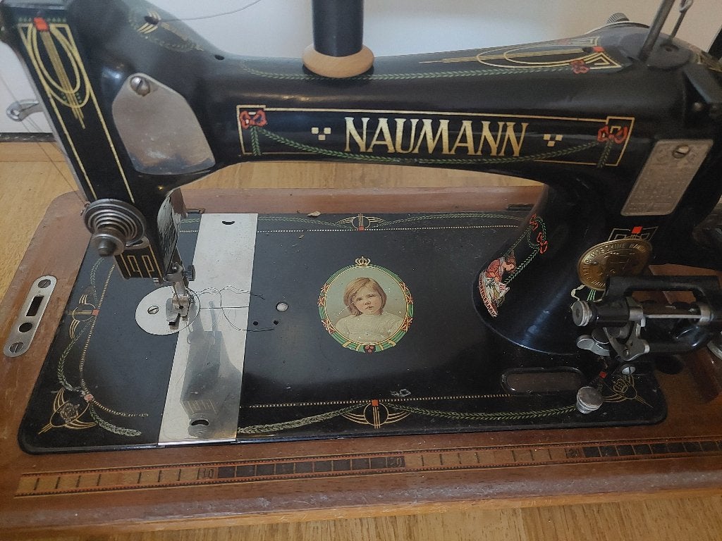 antieke naaimachine  exemplaar 2, Ophalen