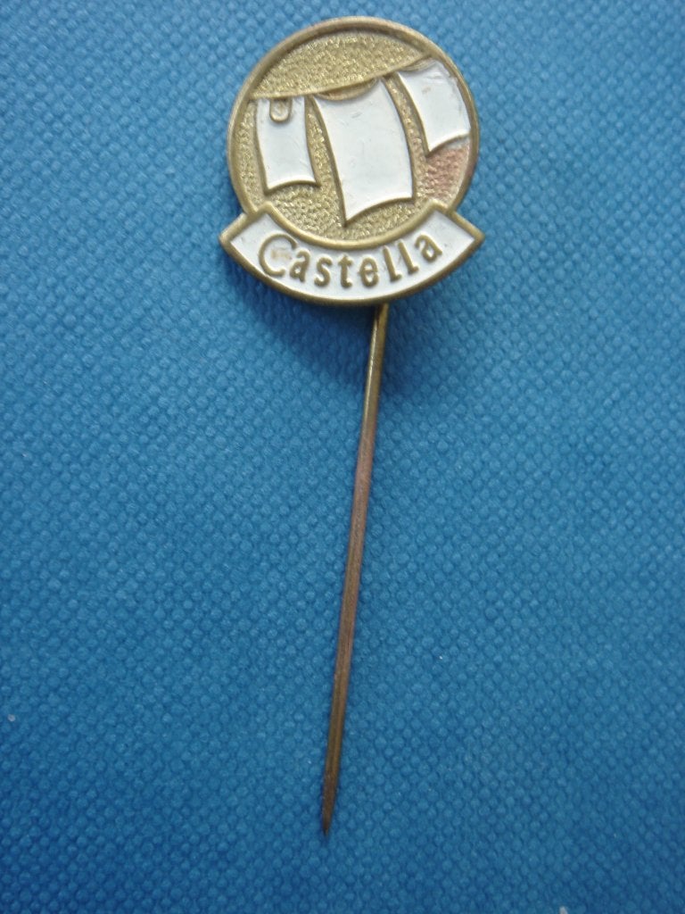 Speld Castella, Verzamelen, Ophalen of Verzenden, Gebruikt, Merk, Speldje of Pin