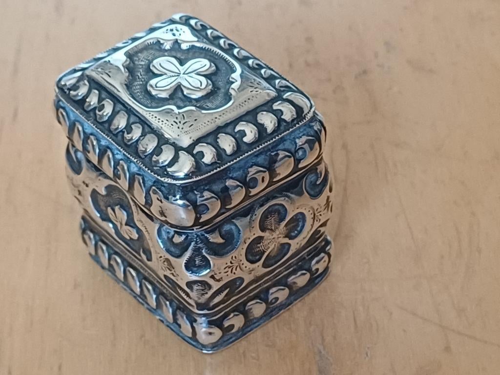 Lodereindoosje -.833 zilver, - Nederland - Heerenveen - S.F., Antiek en Kunst, Antiek | Goud en Zilver, Ophalen of Verzenden, Zilver