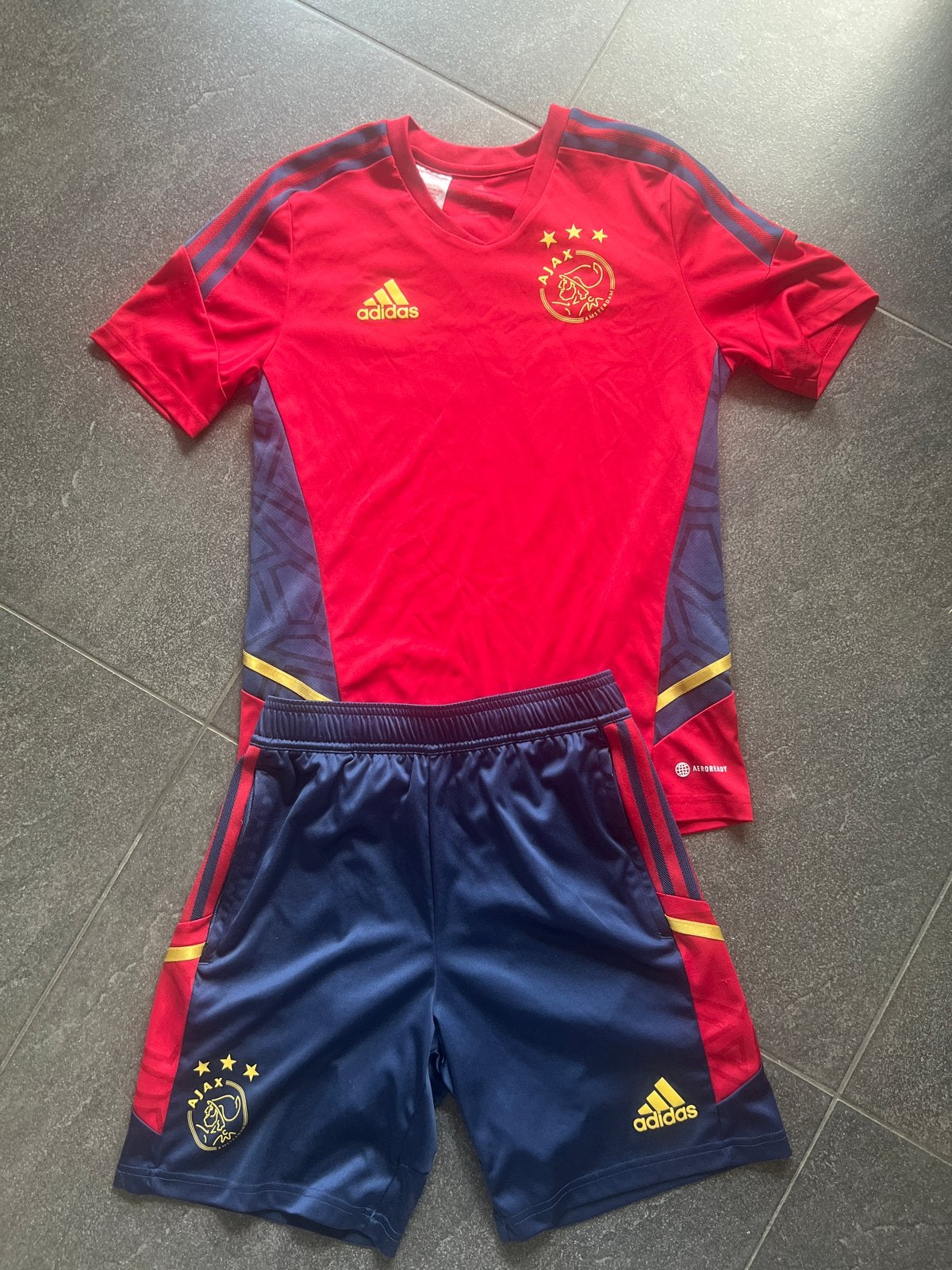 Origineel Ajax Voetbaltenue Maat 164, Kinderen en Baby's, Kinderkleding | Maat 164, Ophalen of Verzenden, Gebruikt, Jongen, Sport- of Zwemkleding