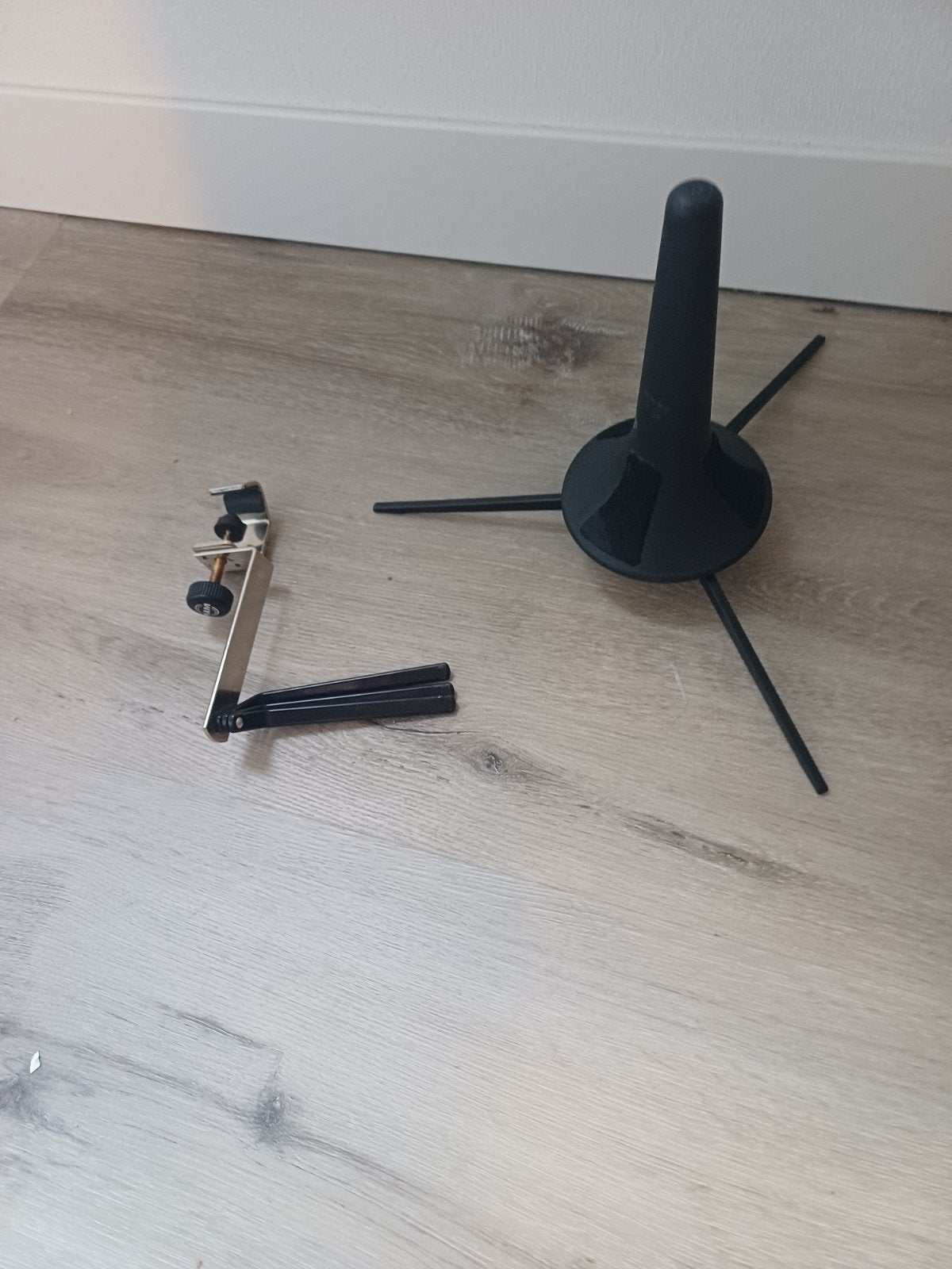 trompet standaard en demperhouder, Ophalen, Zo goed als nieuw, Trompet