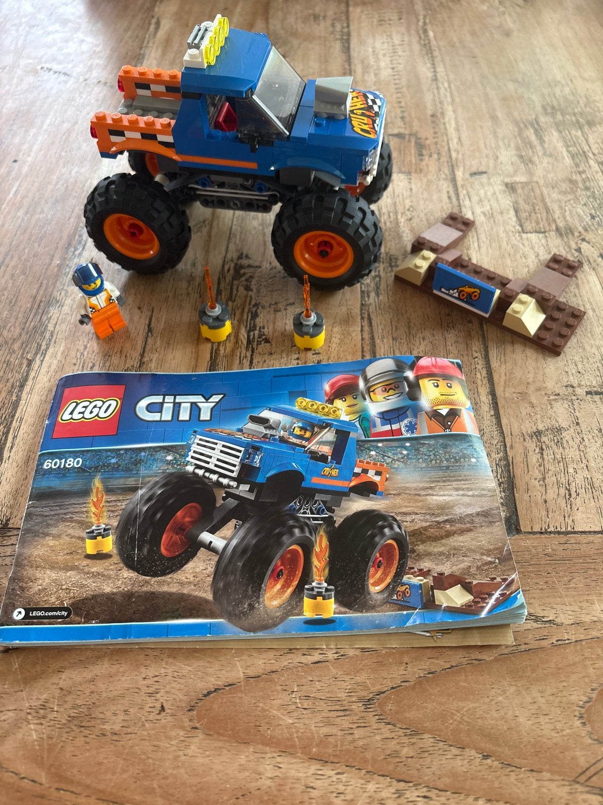 LEGO City Monstertruck 60180 met minifiguur en boekje, Ophalen of Verzenden, Zo goed als nieuw, Lego