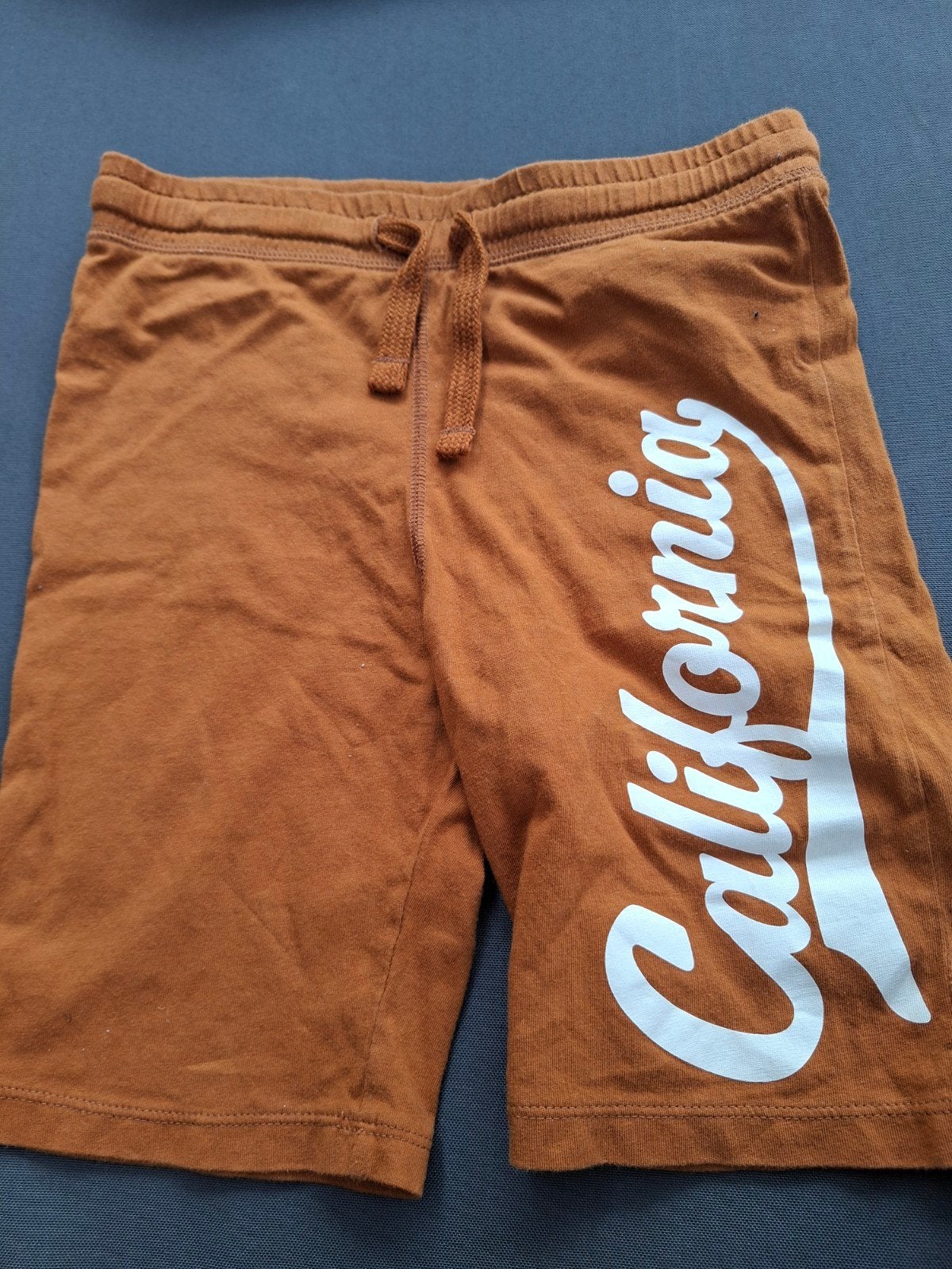 Korte broek maat 134 - California print, Kinderen en Baby's, Kinderkleding | Maat 134, Broek, Gebruikt, Jongen of Meisje, Ophalen of Verzenden