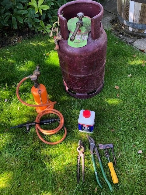 Loodgieter set: propaanfles, gasfles, blikschaar, buigtang, Doe-het-zelf en Verbouw, Ophalen, Gebruikt, Gereedschapsset