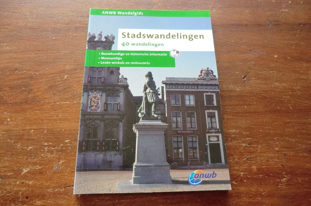 wandelgids - Stadswandelingen - anwb wandelgids (2009), Boeken, Fiets- of Wandelgids, Ophalen of Verzenden, Zo goed als nieuw