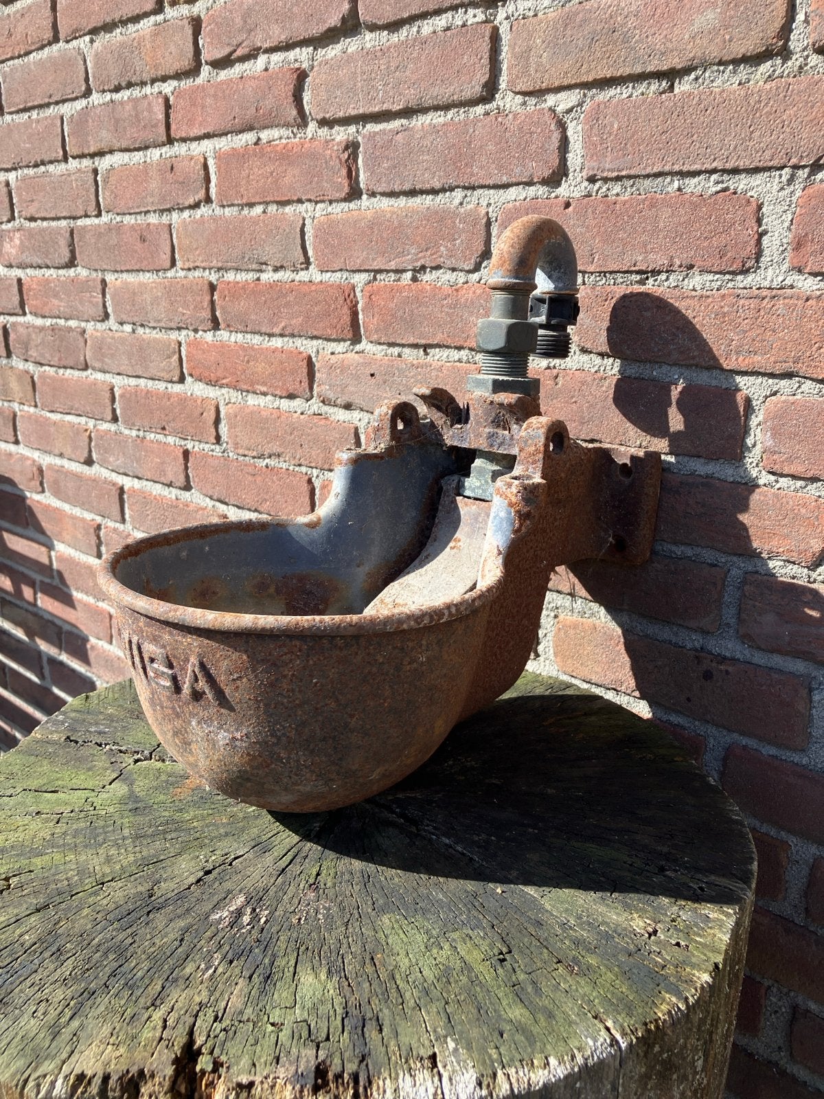 Antieke gietijzeren drinkbak voor vee - decoratief, Tuin en Terras, Bloempotten, Ophalen, Metaal
