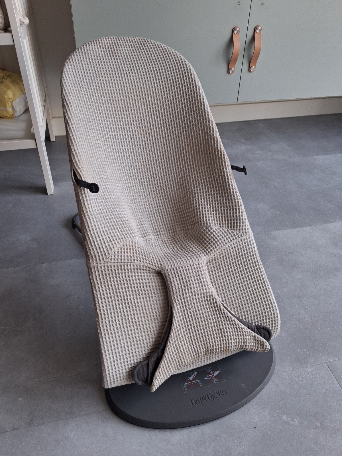 BabyBjörn wipstoel met beige wafelstof hoes, Ophalen