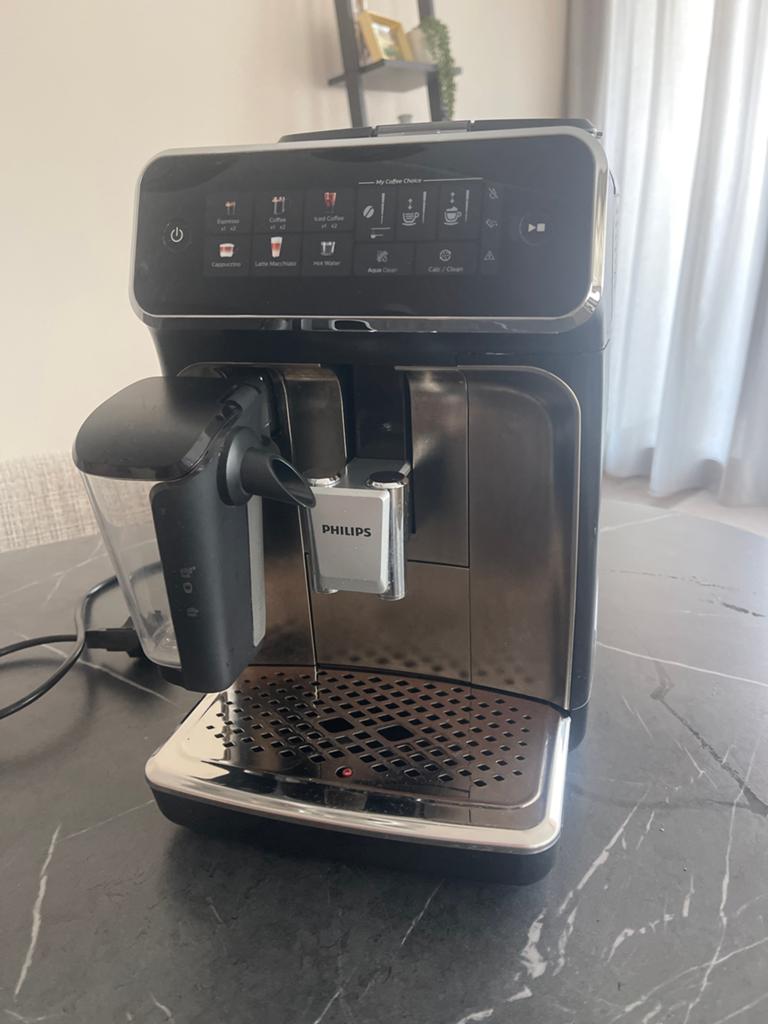 Philips 3200 Series Volautomatische Espressomachine, Afneembaar waterreservoir, Espresso apparaat, 10 kopjes of meer, Zo goed als nieuw