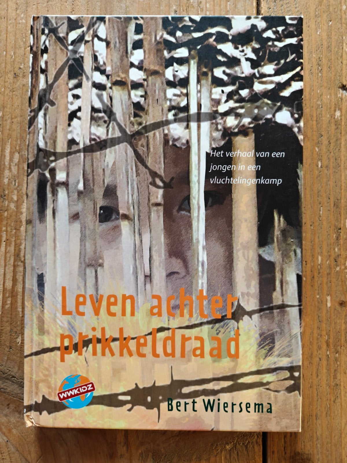 Leven achter Prikkeldraad., Boeken, Ophalen of Verzenden, Zo goed als nieuw, Fictie algemeen