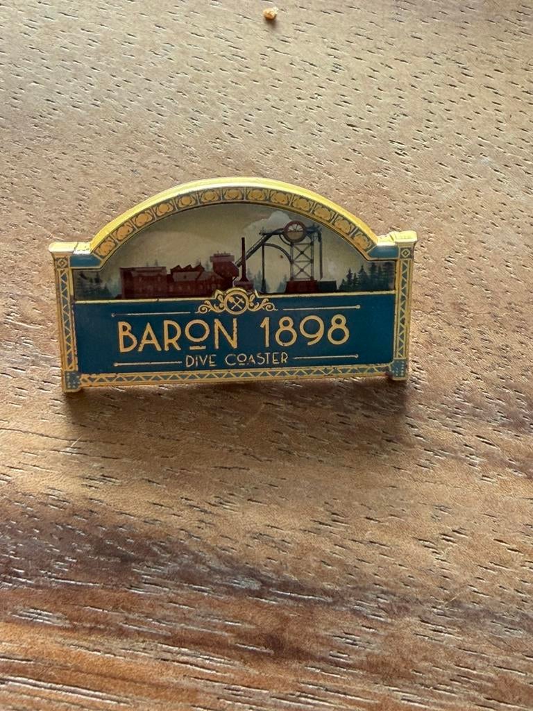 Efteling pin Baron 1898, Verzamelen, Efteling, Ophalen of Verzenden, Zo goed als nieuw, Button of Speldje