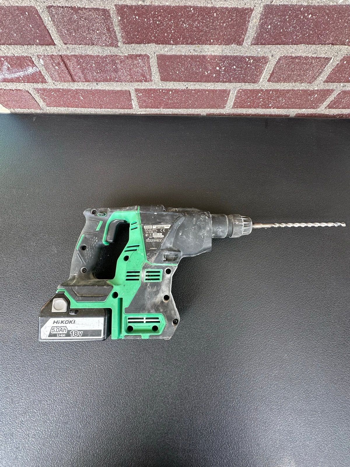 Foto 4 van HIKOKI Boorhamer 18V 5.0Ah Accu + Lader - Zo goed als nieuw