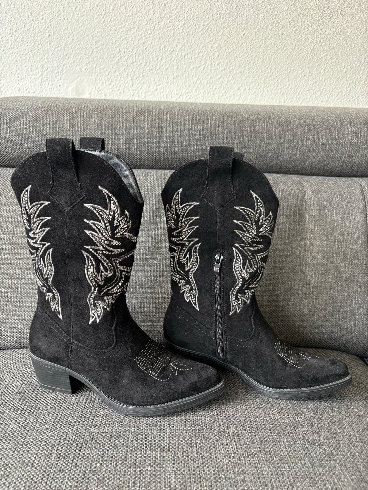 Zwarte cowboylaarzen met borduursel, Ophalen of Verzenden, Zo goed als nieuw, Zwart, Lage of Enkellaarzen