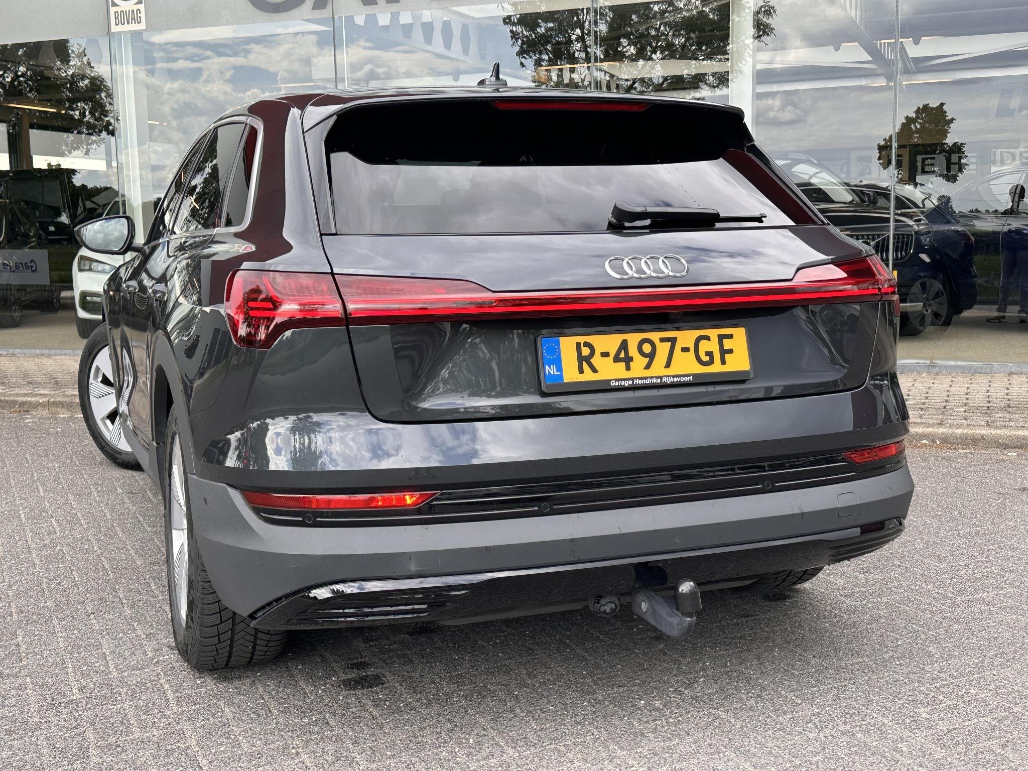 Audi e-tron 55 quattro edition 95 kWh | SOH 88,6% | Trekhaak, Automaat, 131 €/maand, Stof, Zwart