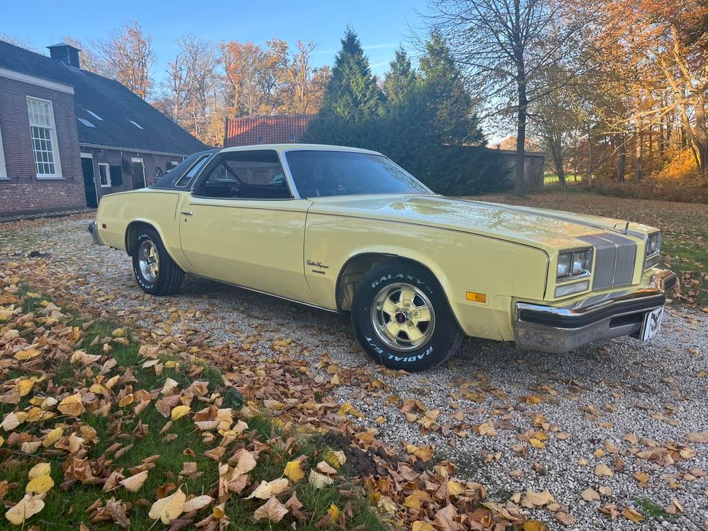 Oldsmobile Cutlass Supreme 5,7 V8 Aut.1976, Auto's, Automaat, Achterwielaandrijving, Zwart, Geel