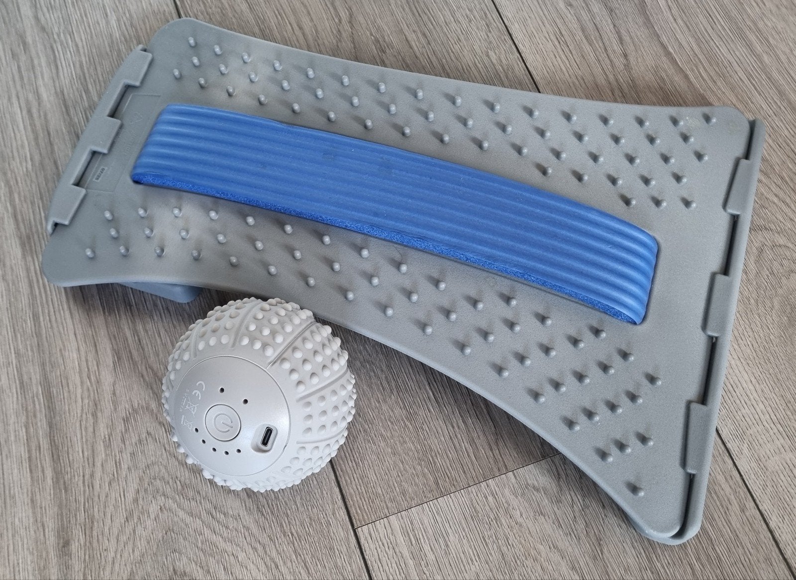 Massage set: rug stretcher en vibrerende massagebal, Ophalen of Verzenden, Zo goed als nieuw, Apparaat