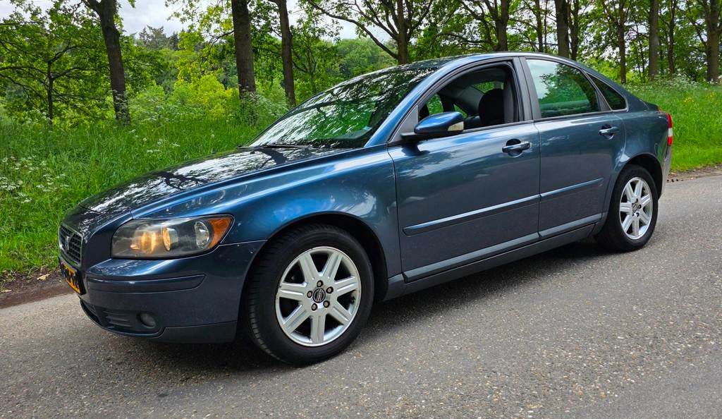 Volvo S40 1.8 Momentum - 2e Eig - APK 27-05-2027 - NL Auto, Voorwielaandrijving, 125 pk, Gebruikt, 4 cilinders
