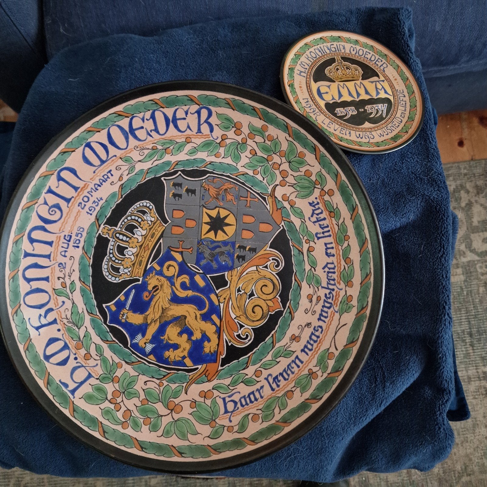 Herdenkingsbord Koningin Moeder Emma 1858-1934, Antiek en Kunst, Antiek | Porselein, Ophalen