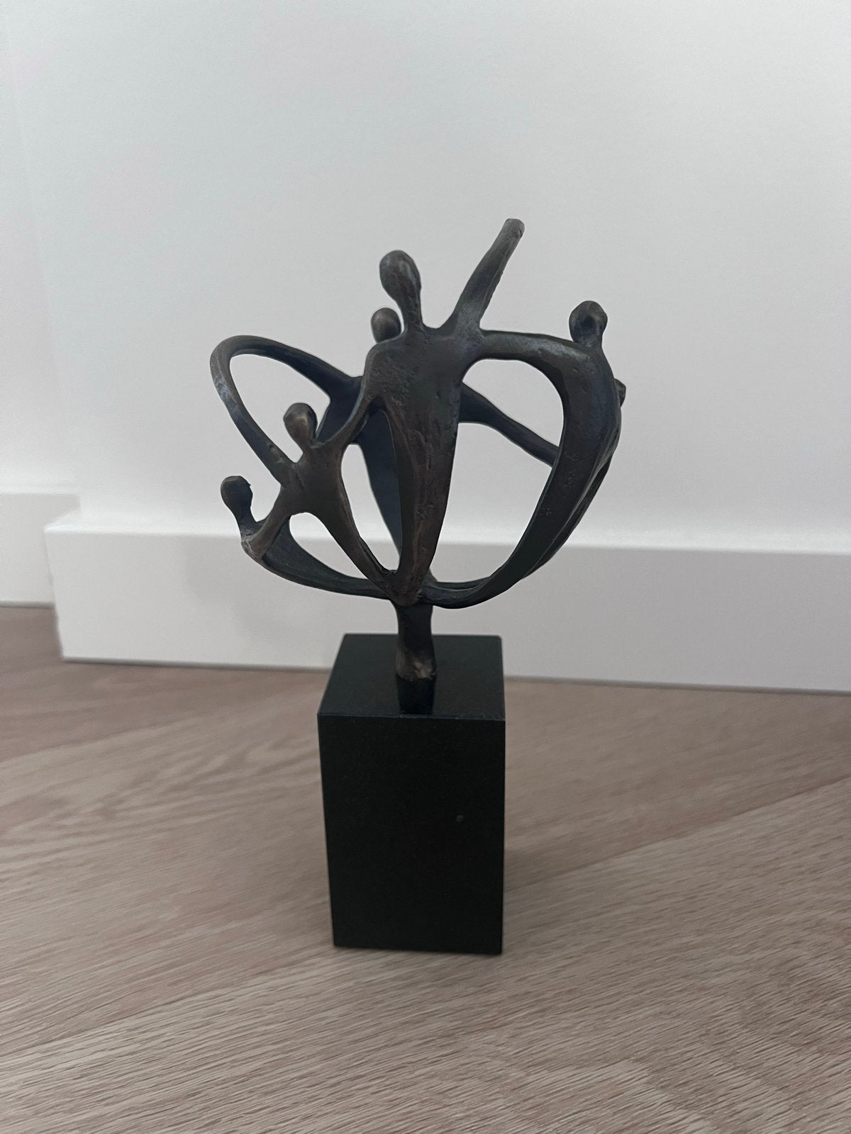 Abstract bronzen beeld Conny Ammerlaan, Antiek en Kunst, Groep mensen, Verzenden, 20 - 50 cm, Beeld