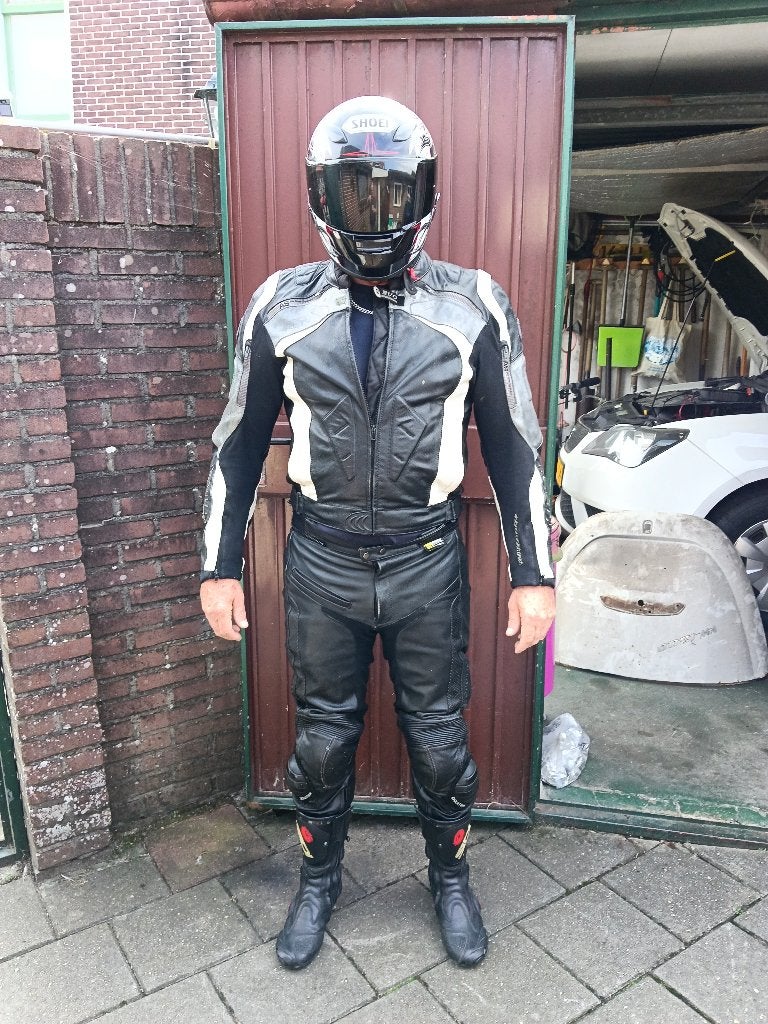 Te koop compleet motorpak met helm laarzen en handschoenen, Motoren, Kleding | Motorkleding, Ophalen, Evolution, Tweedehands, Heren