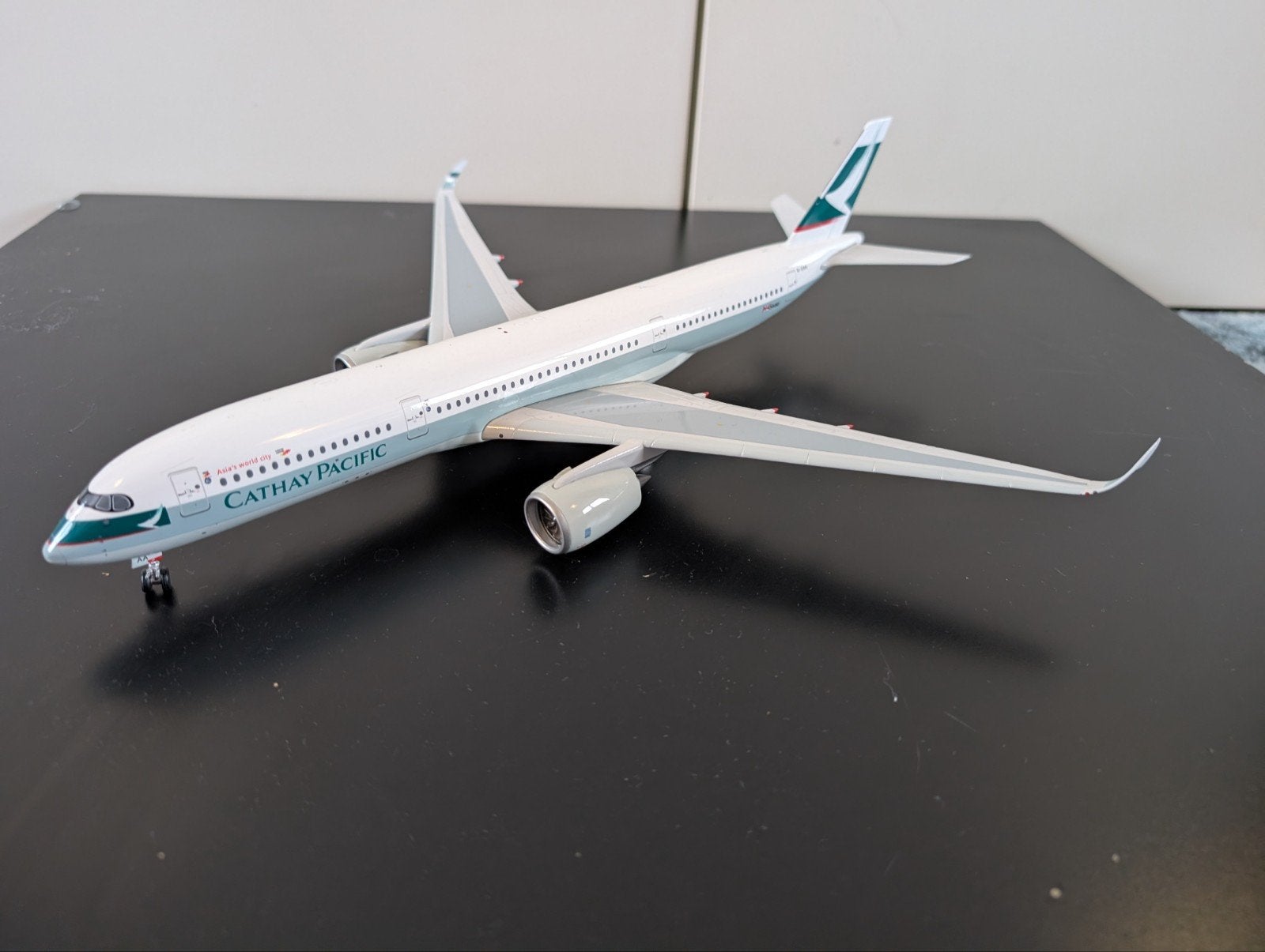 Cathay Pacific Airbus A350-900 1:200 Egal model, Verzamelen, Ophalen of Verzenden, Gebruikt