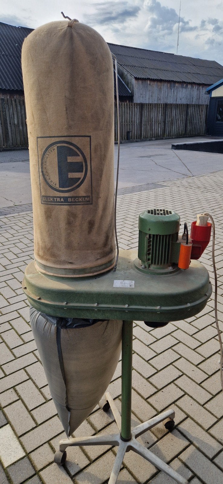 Elektra Beckum stofafzuiger, Ophalen