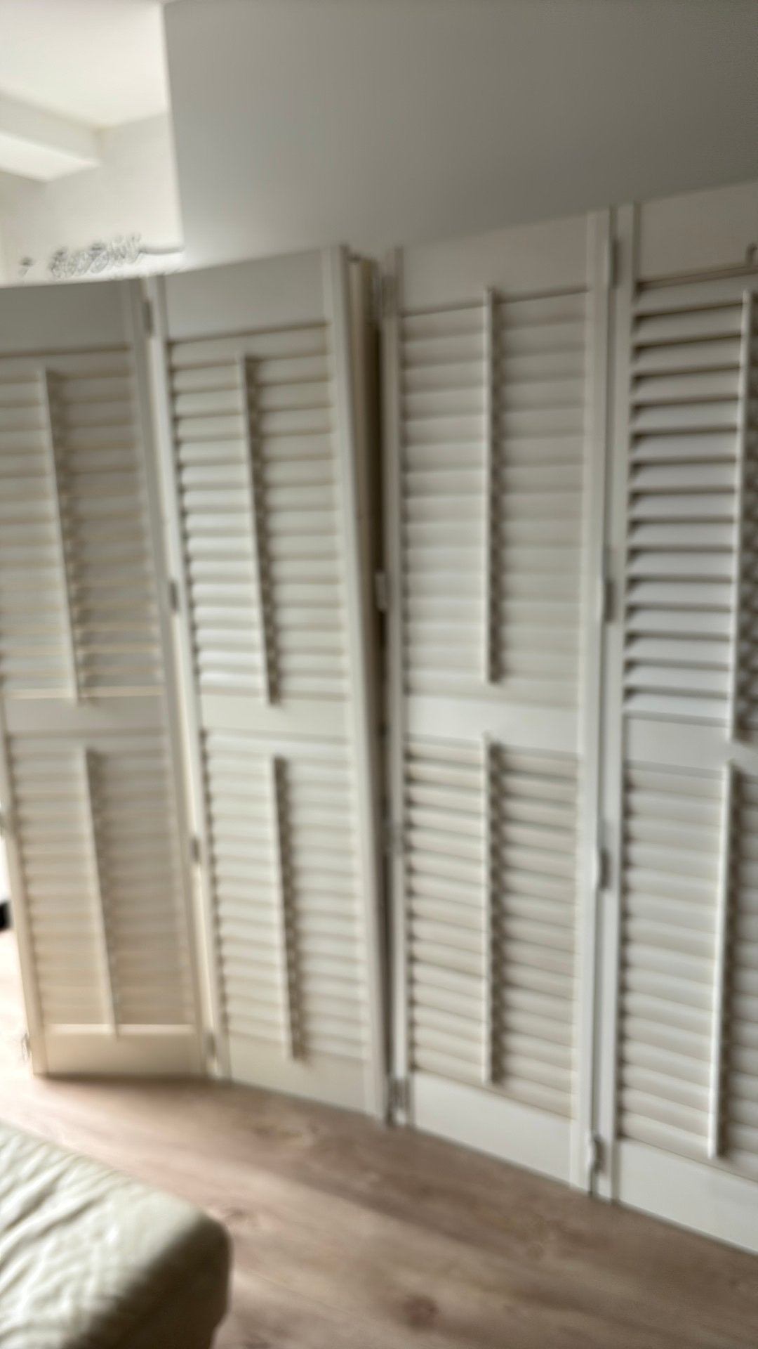 Witte shutters van SFEERVOLLE SHUTTERS gouderak, Ophalen, Shutter