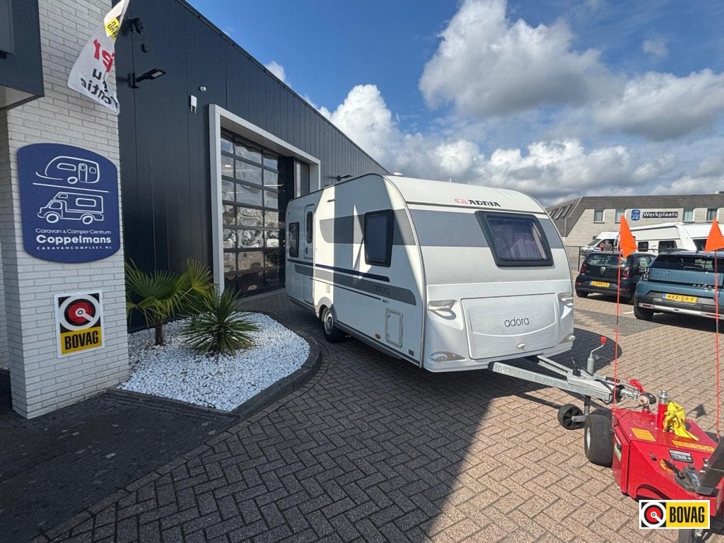 Adria Adora 462 PU voortent fietsenrek fransbed lichtgewicht, Rondzit, Bedrijf, 4 tot 5 meter, Tot en met 4