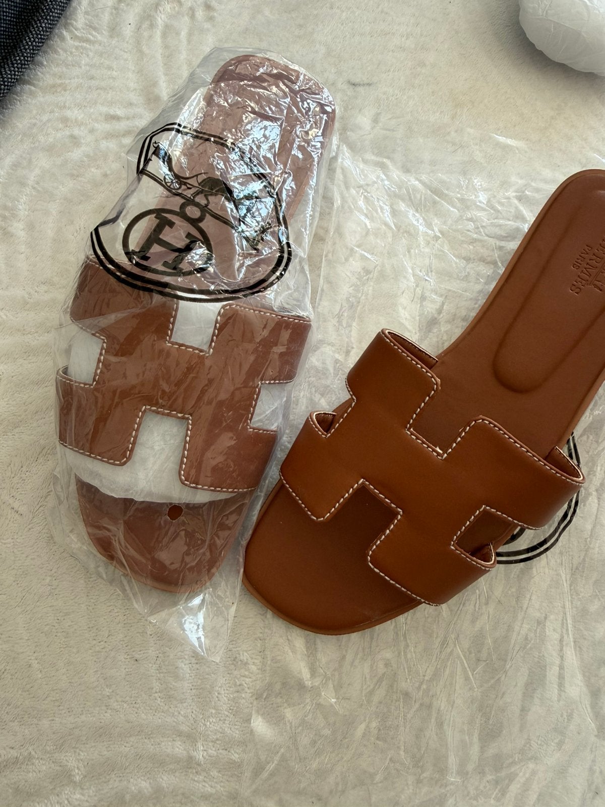 Hermes slippers, Kleding | Dames, Schoenen, Slippers, Bruin, Verzenden, Nieuw
