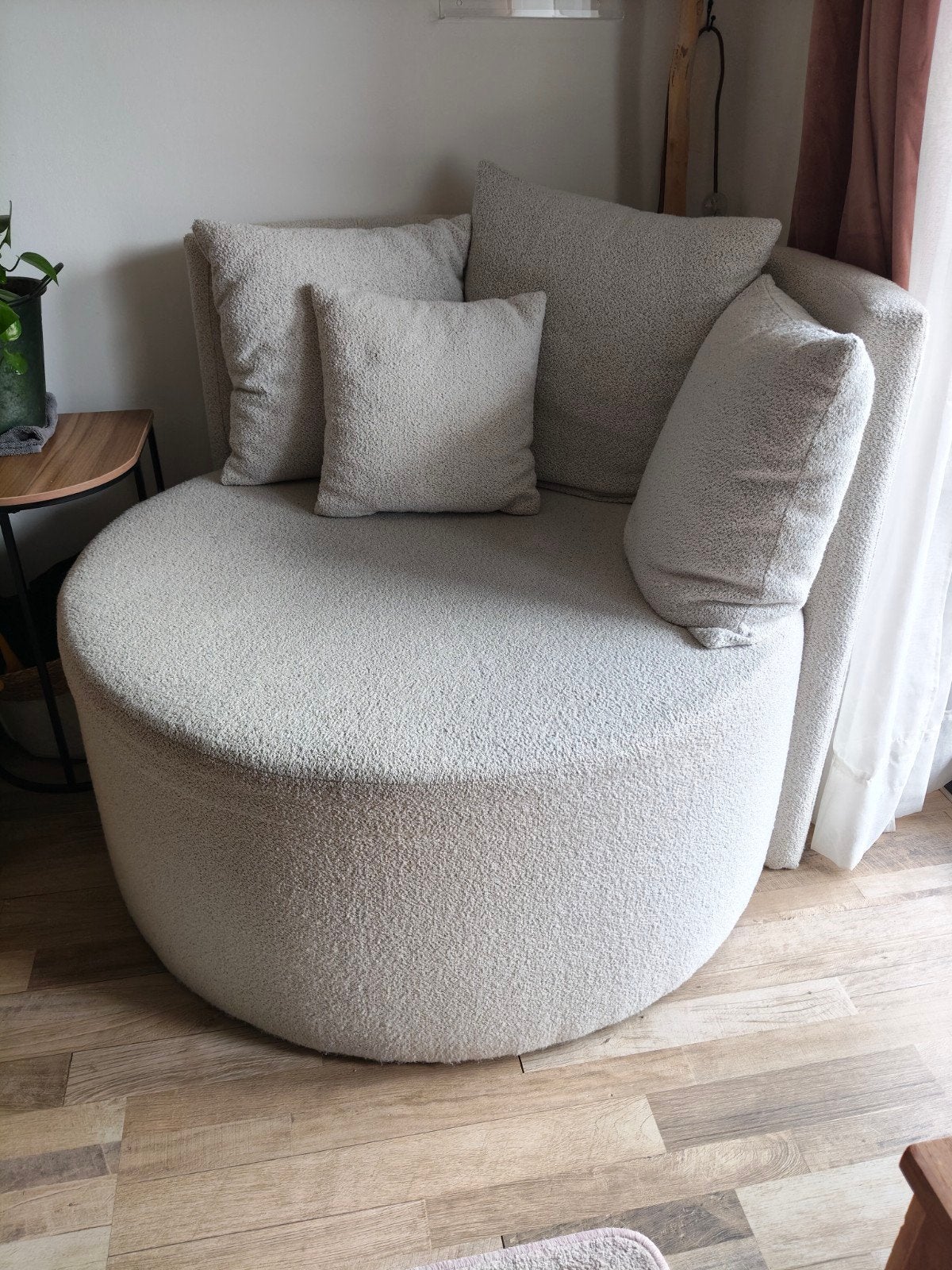 Moderne ronde fauteuil met teddy stof, Wit, Zo goed als nieuw, Modern, Teddy, Rond, Ophalen of Verzenden
