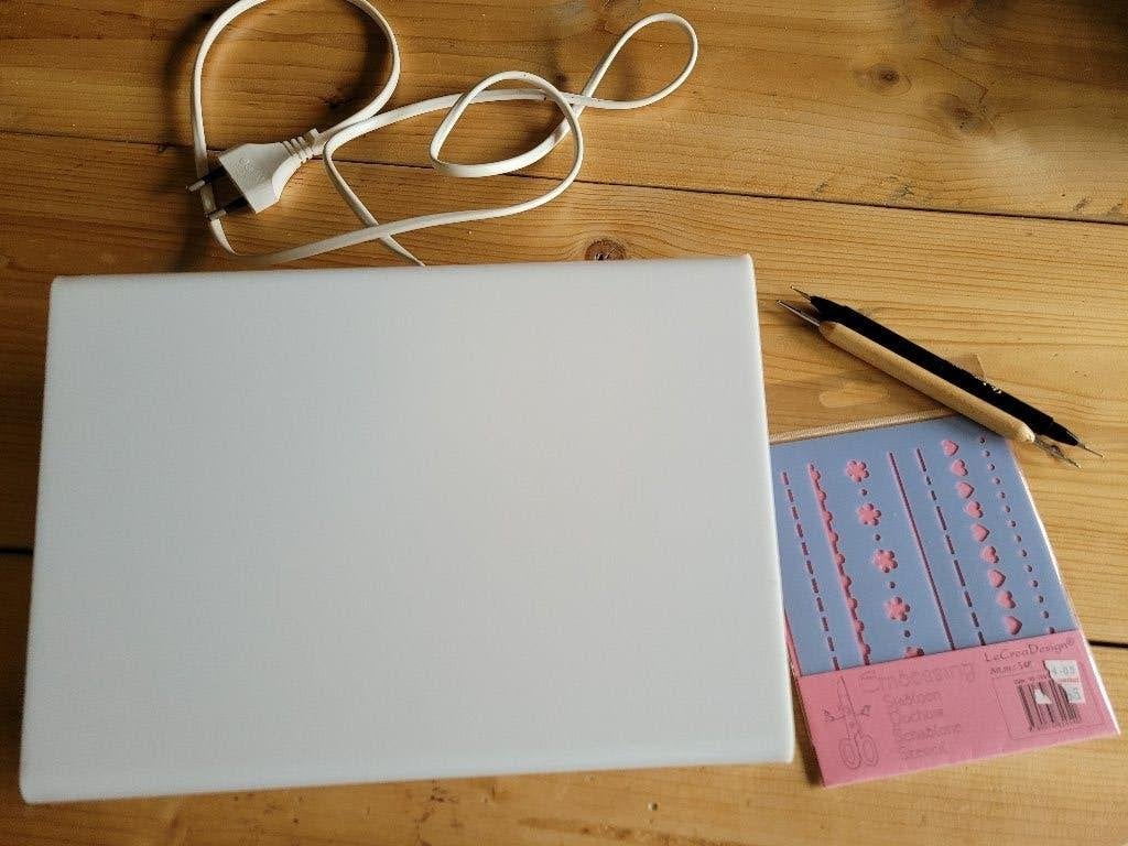 Hobbyspullen voor embossing met pennen en mallen., Hobby en Vrije tijd, Ophalen of Verzenden, Zo goed als nieuw, Overige thema's