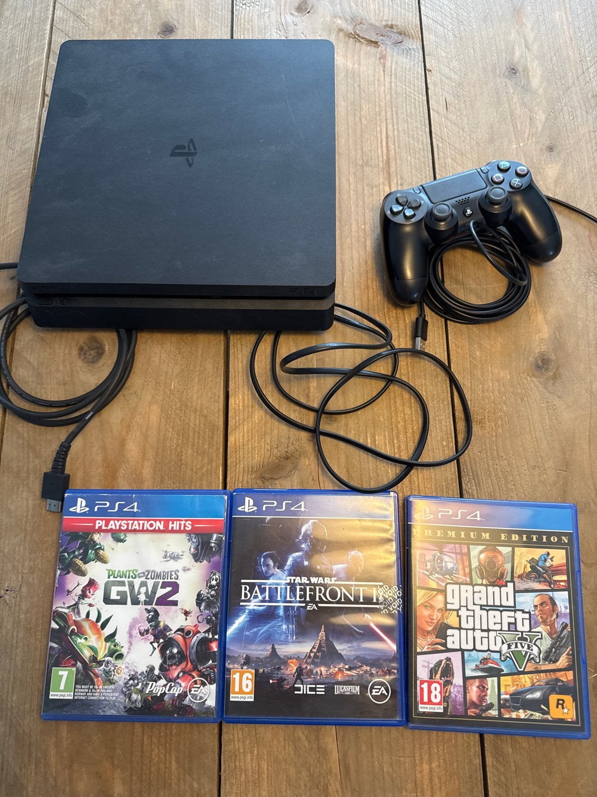 PS4 Slim in perfecte staat inclusief 3 games, Spelcomputers en Games, Spelcomputers | Sony PlayStation 4, Met games, Ophalen of Verzenden