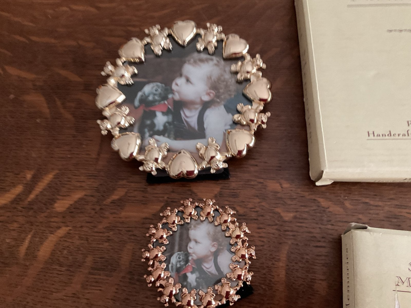 Set van 2 gouden fotolijstjes met teddybeer design, Met glas, Metaal, Nieuw, Standaard fotolijst
