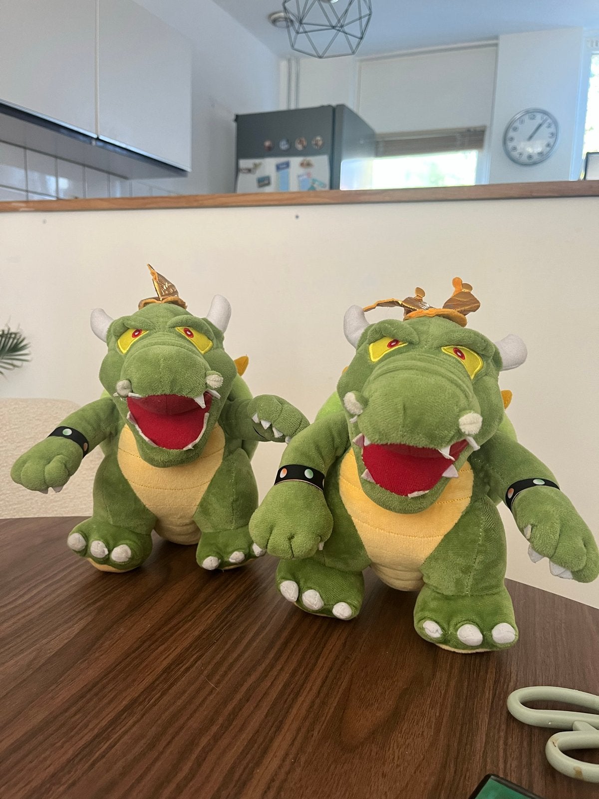 Super Mario Bowser knuffel - 2 stuks, Kinderen en Baby's, Speelgoed | Knuffels en Pluche, Dinosaurus, Ophalen of Verzenden, Met label