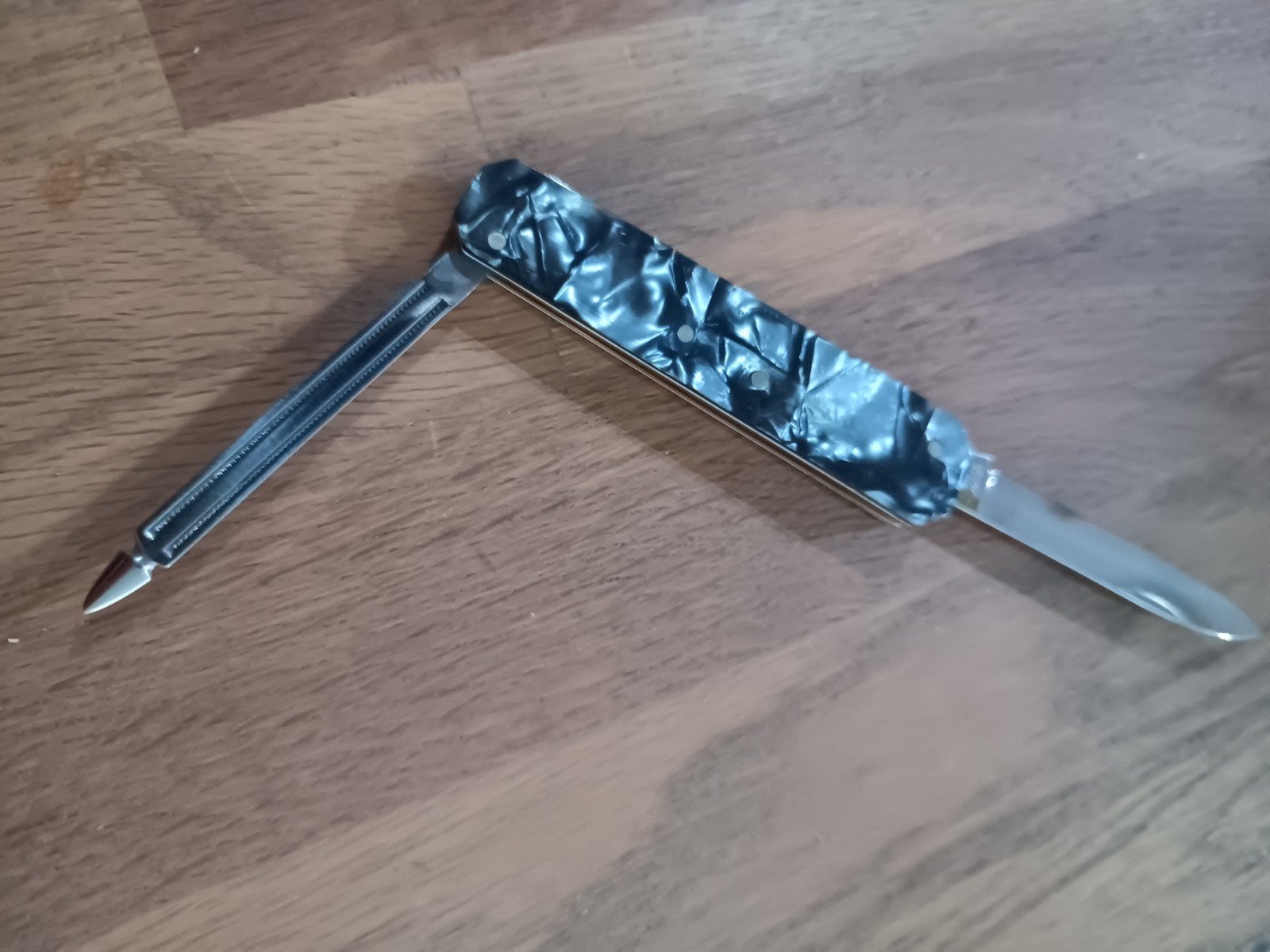 Vintage Zakmes met opvallende beschaling, messing liner, Ophalen of Verzenden