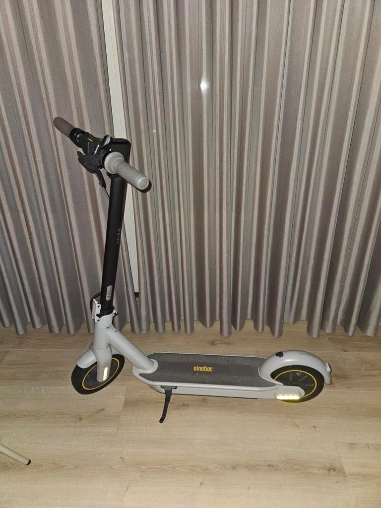 Ninebot KickScooter MAX G30LE - Zo goed als nieuw, Fietsen en Brommers, Steps, Ophalen, Zo goed als nieuw, Elektrische step (E-scooter)